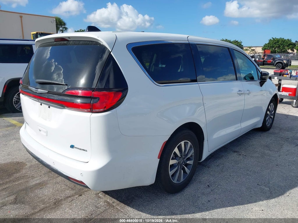 2024 Chrysler Pacifica Hybrid Select photo 4