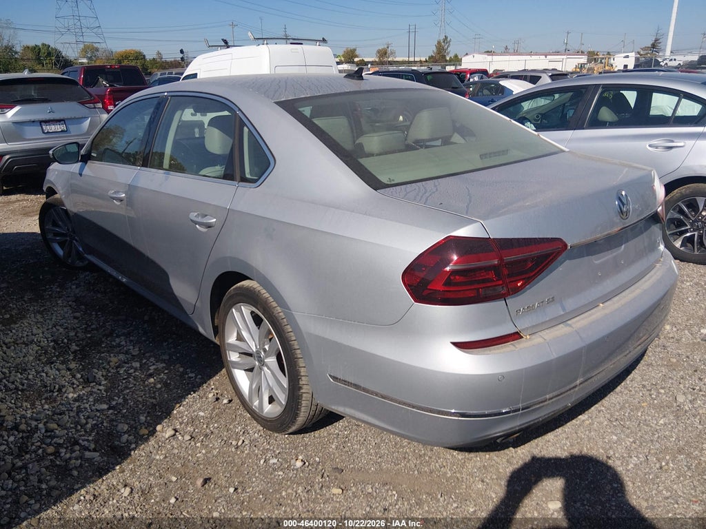 2018 Volkswagen Passat 2.0T SE photo 3