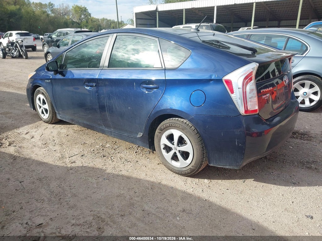 2014 Toyota Prius Four photo 3
