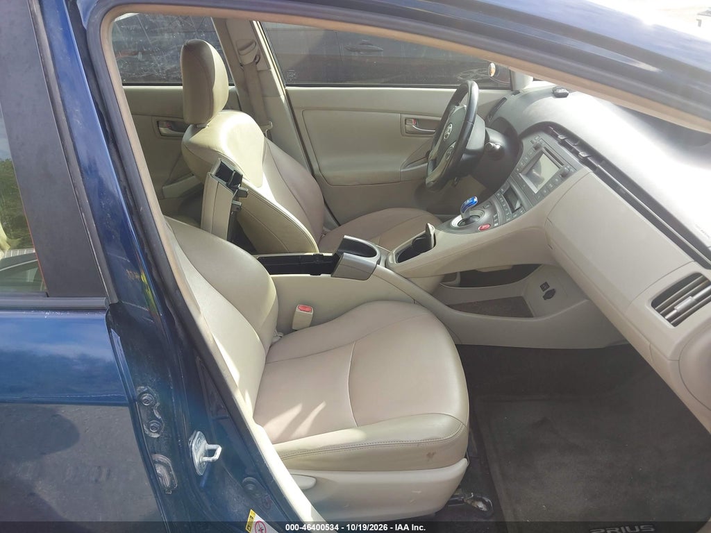 2014 Toyota Prius Four photo 5
