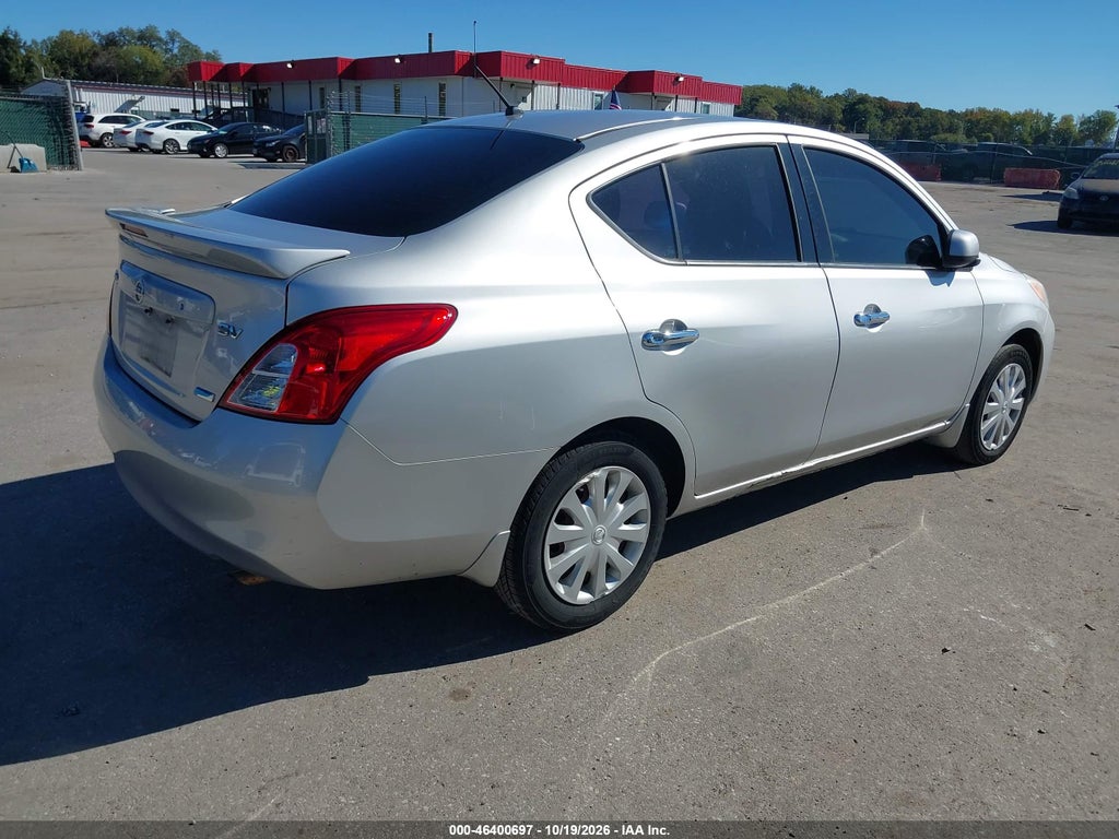 2014 Nissan Versa 1.6 SV photo 4