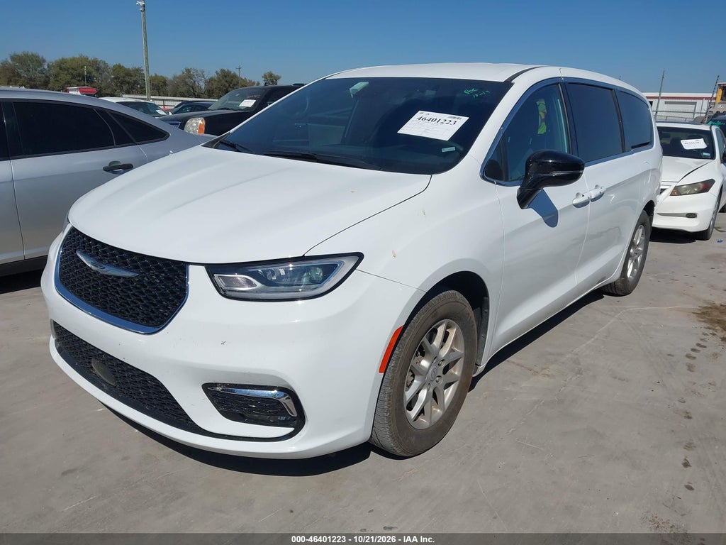 2026 Chrysler Pacifica Select photo 2
