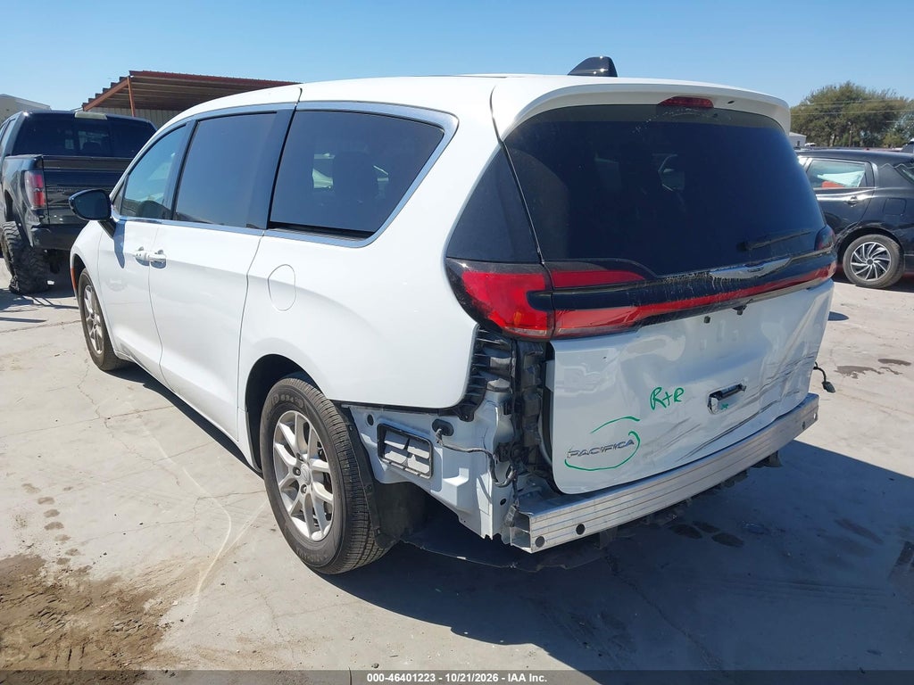 2026 Chrysler Pacifica Select photo 3
