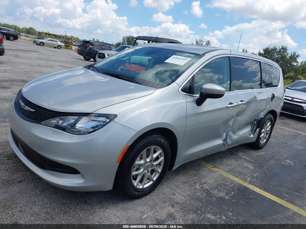 2023 Chrysler Voyager LX photo 6