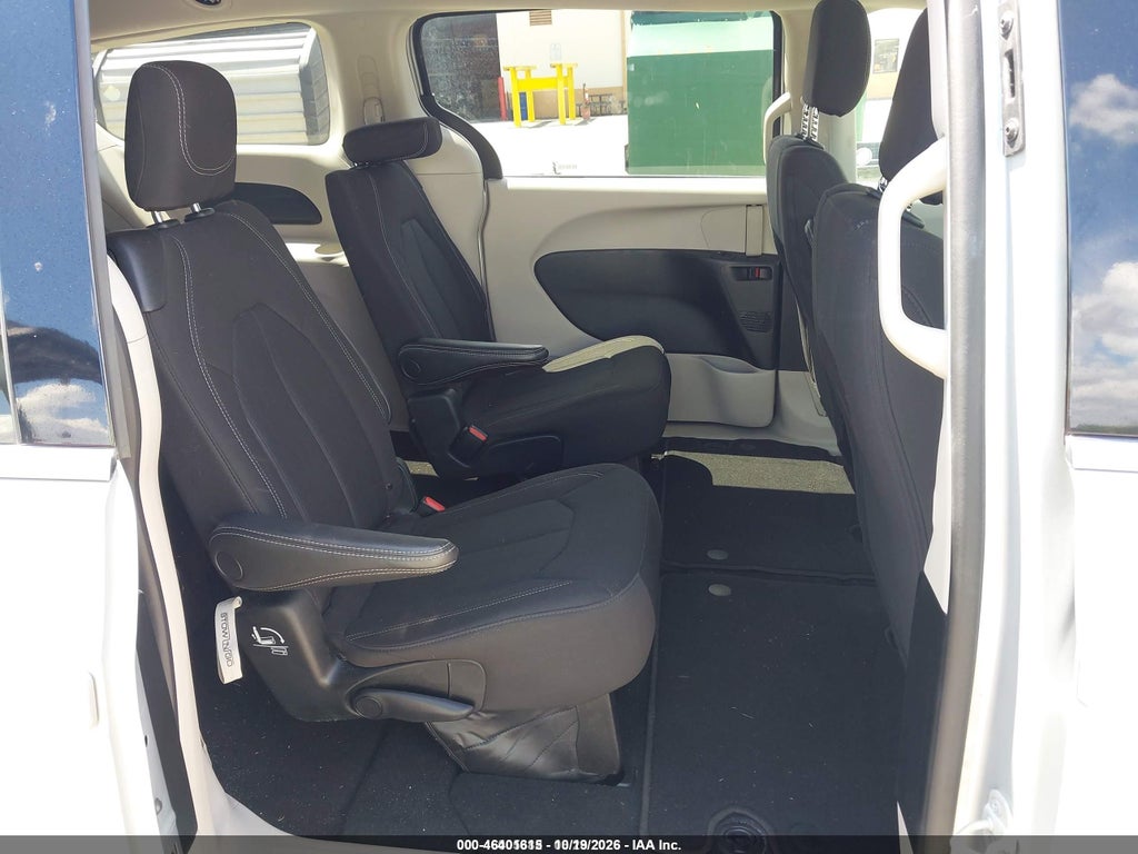 2023 Chrysler Voyager LX photo 8
