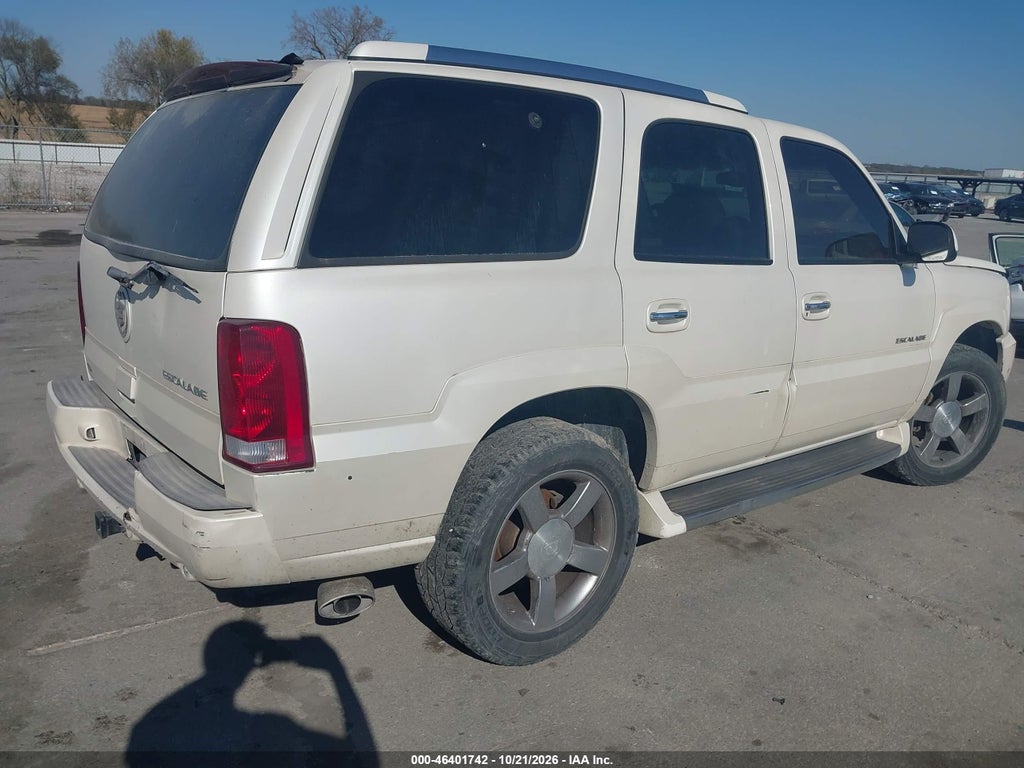 2002 Cadillac Escalade Standard photo 4