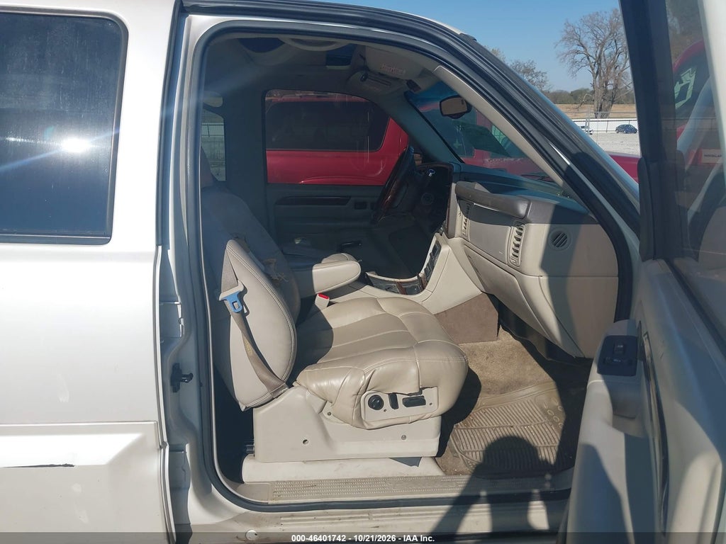 2002 Cadillac Escalade Standard photo 5