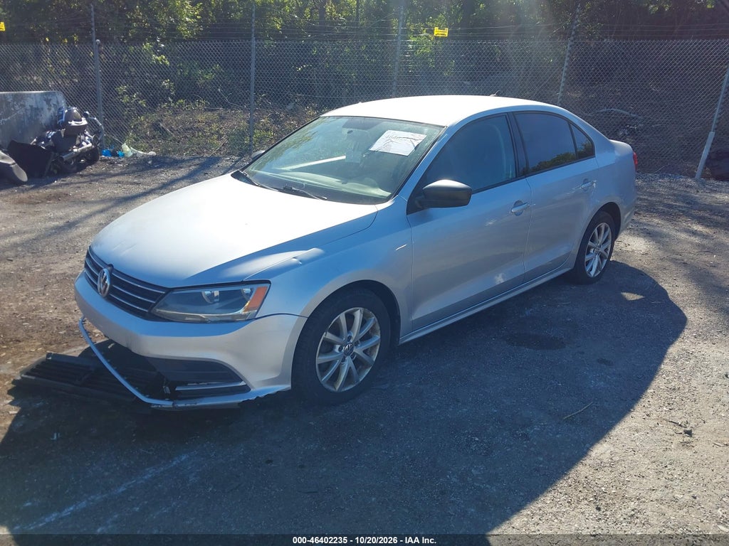 2015 Volkswagen Jetta 1.8T SE photo 2