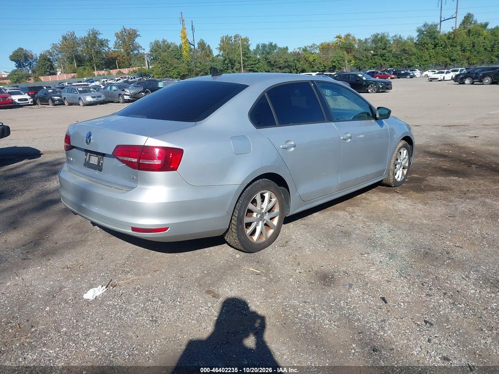 2015 Volkswagen Jetta 1.8T SE photo 4