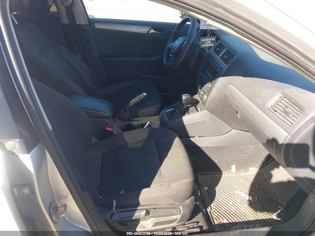 2015 Volkswagen Jetta 1.8T SE photo 5