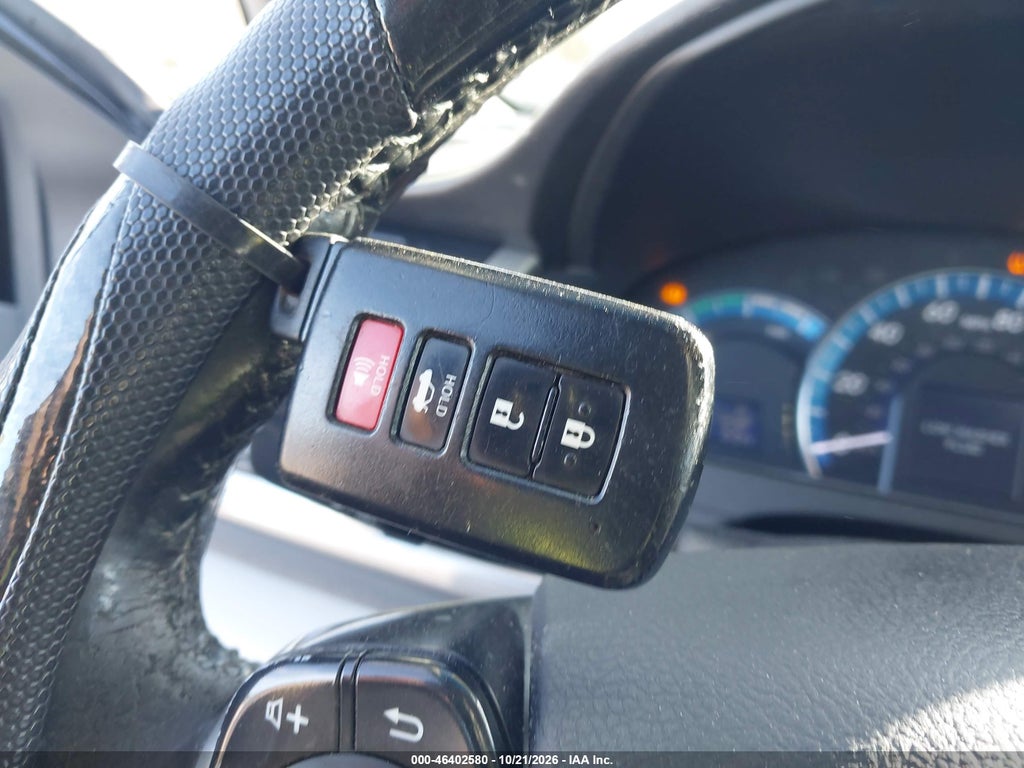2014 Toyota Camry Hybrid XLE photo 11