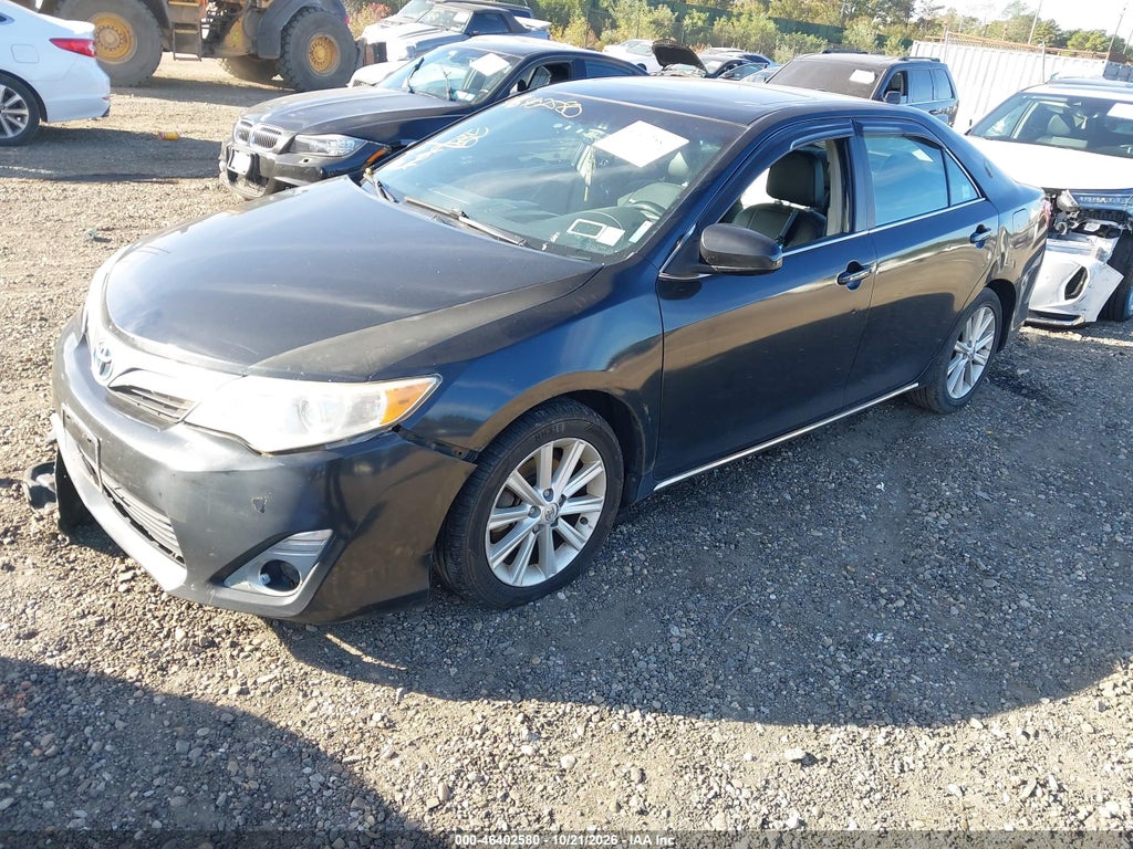 2014 Toyota Camry Hybrid XLE photo 2