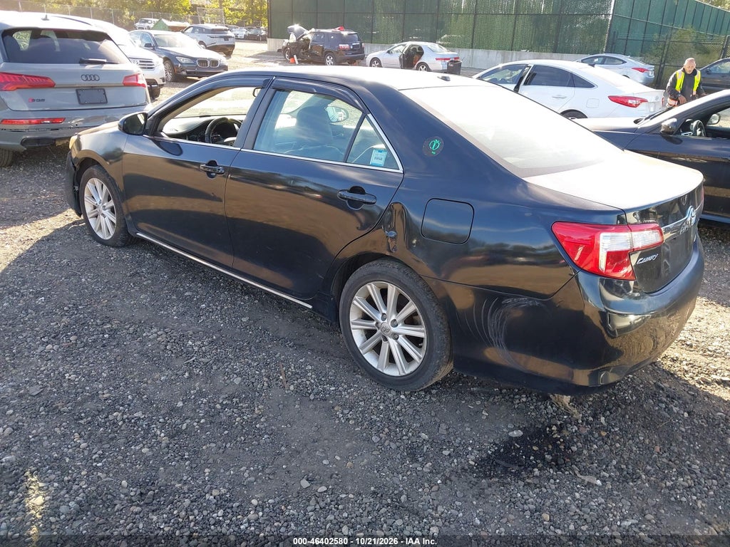 2014 Toyota Camry Hybrid XLE photo 3
