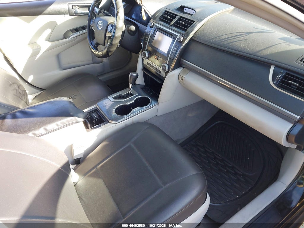 2014 Toyota Camry Hybrid XLE photo 5