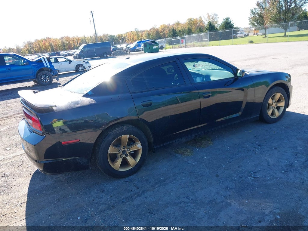 2013 Dodge Charger SXT photo 4