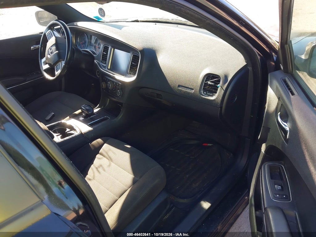 2013 Dodge Charger SXT photo 5