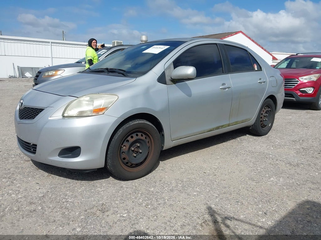 2012 Toyota Yaris photo 2