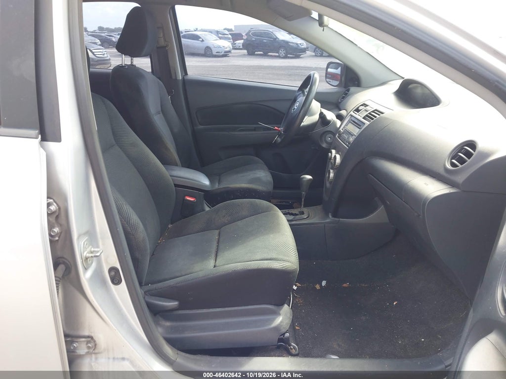 2012 Toyota Yaris photo 5