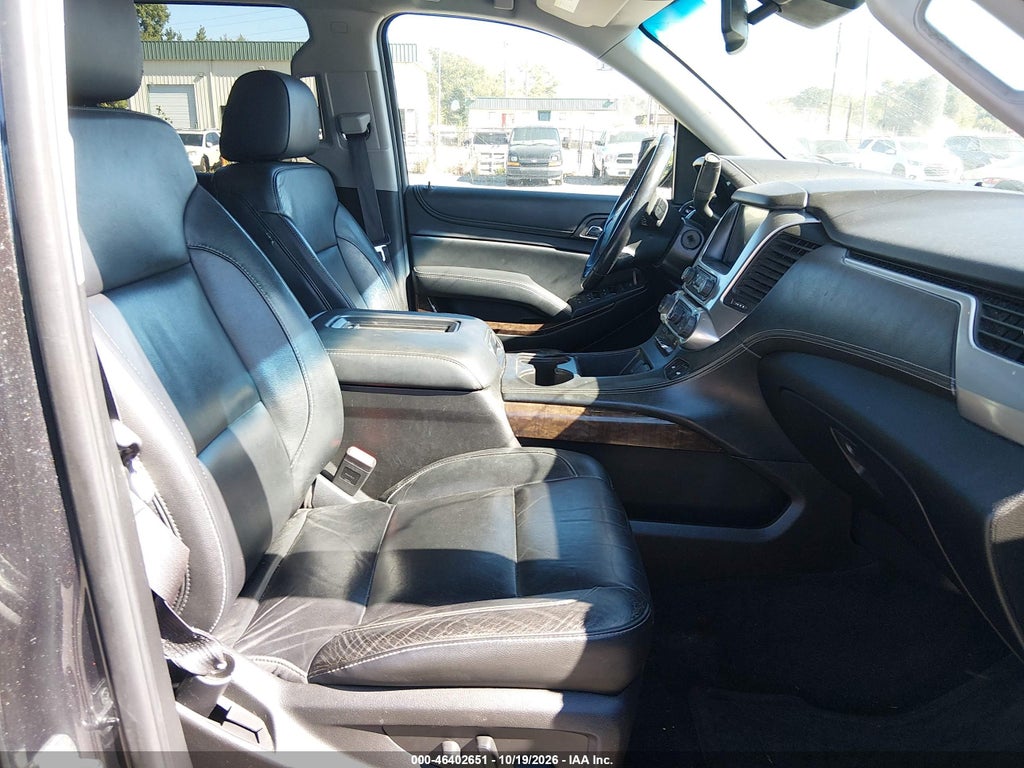 2017 Chevrolet Suburban LT photo 5