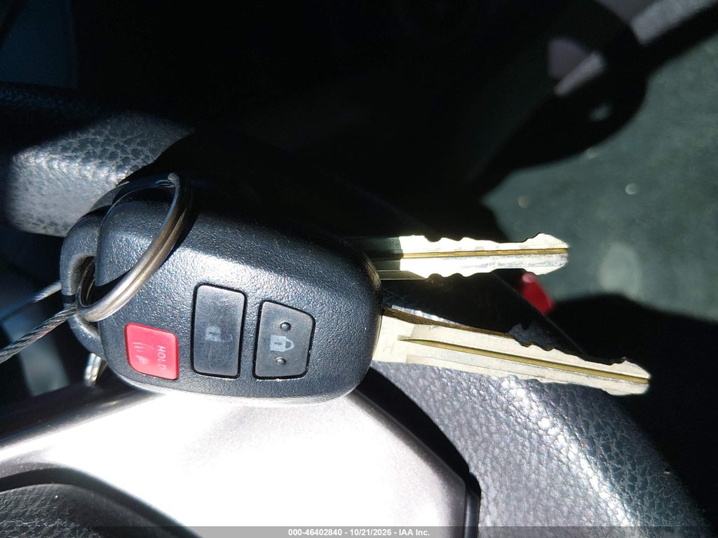 2018 Toyota RAV4 LE photo 11