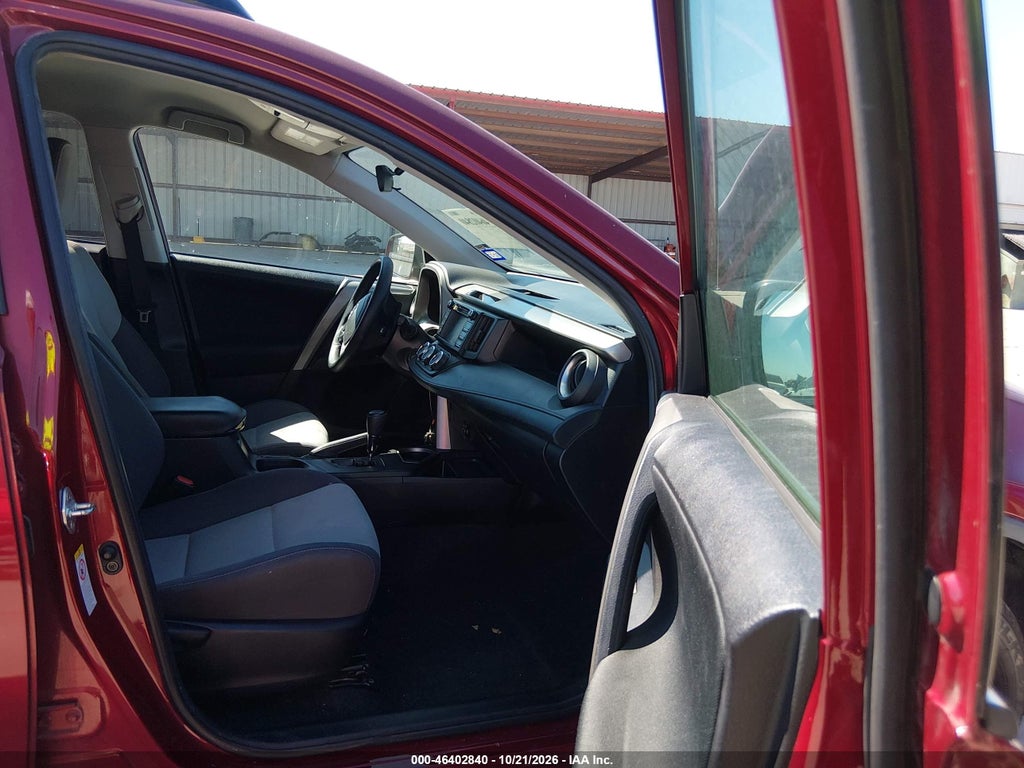 2018 Toyota RAV4 LE photo 5