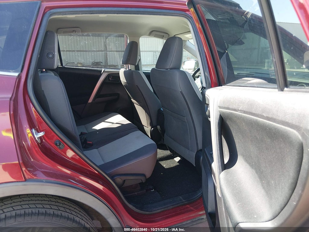 2018 Toyota RAV4 LE photo 8