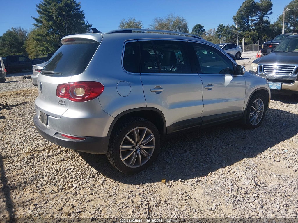 2011 Volkswagen Tiguan SEL photo 4