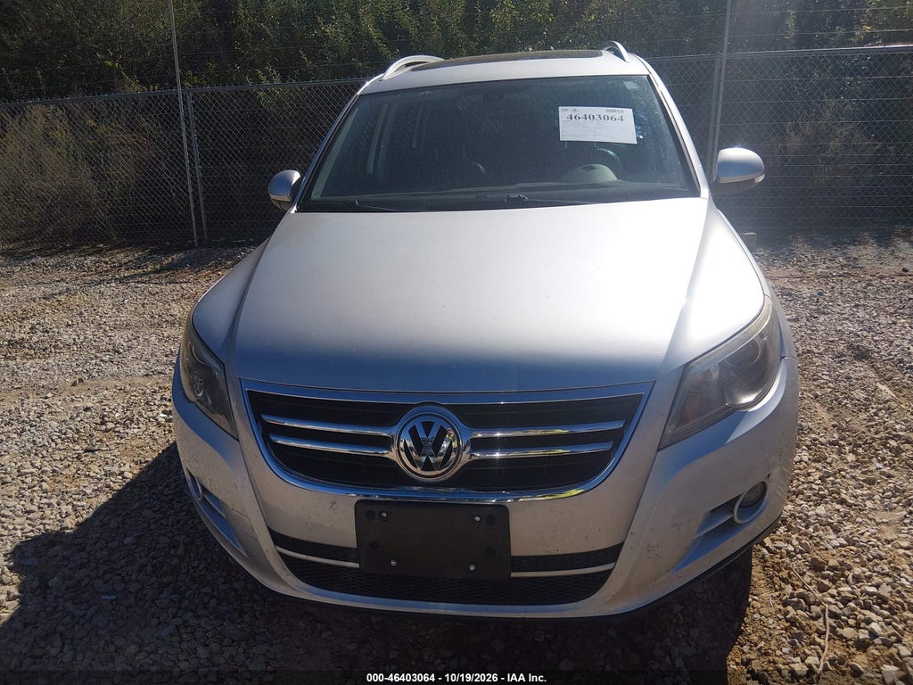 2011 Volkswagen Tiguan SEL photo 6