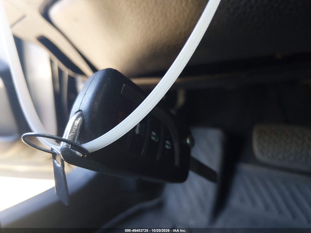 2019 Toyota Camry SE photo 11