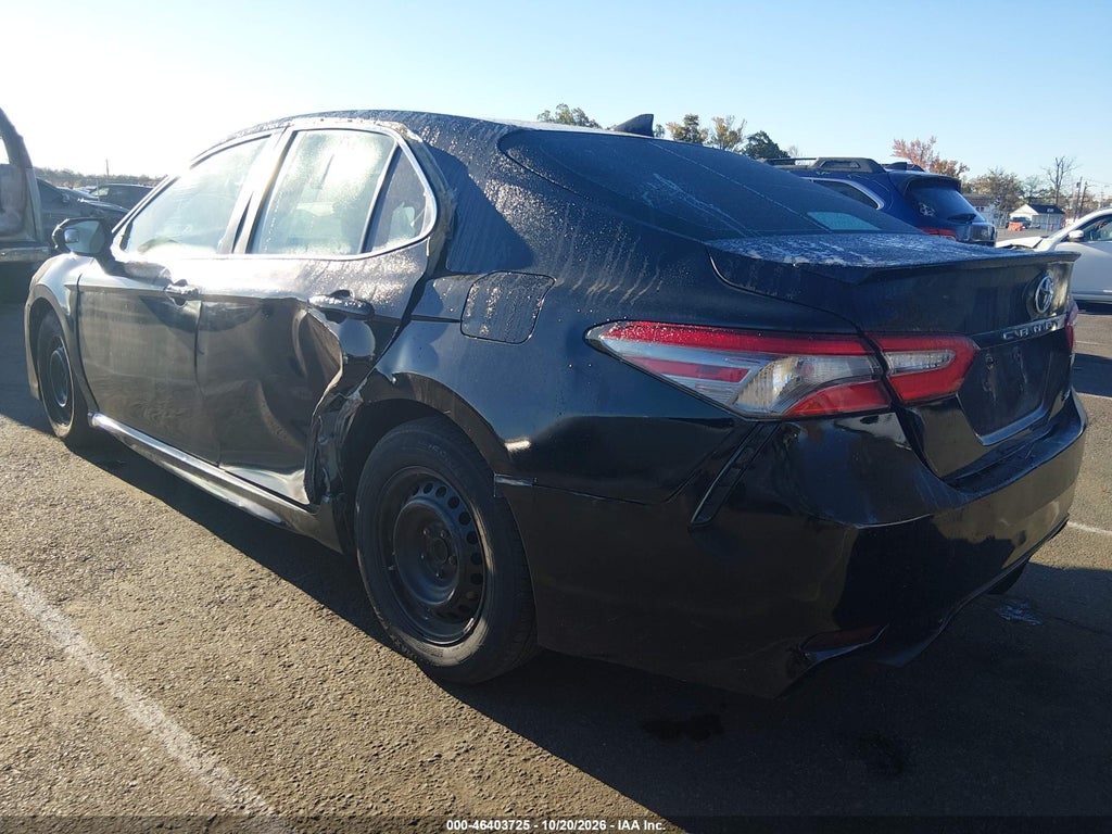 2019 Toyota Camry SE photo 3