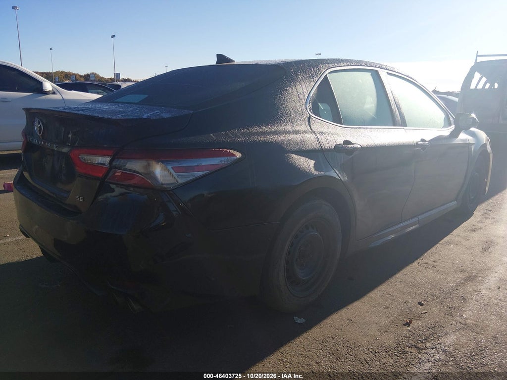2019 Toyota Camry SE photo 4