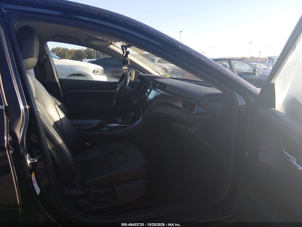 2019 Toyota Camry SE photo 5