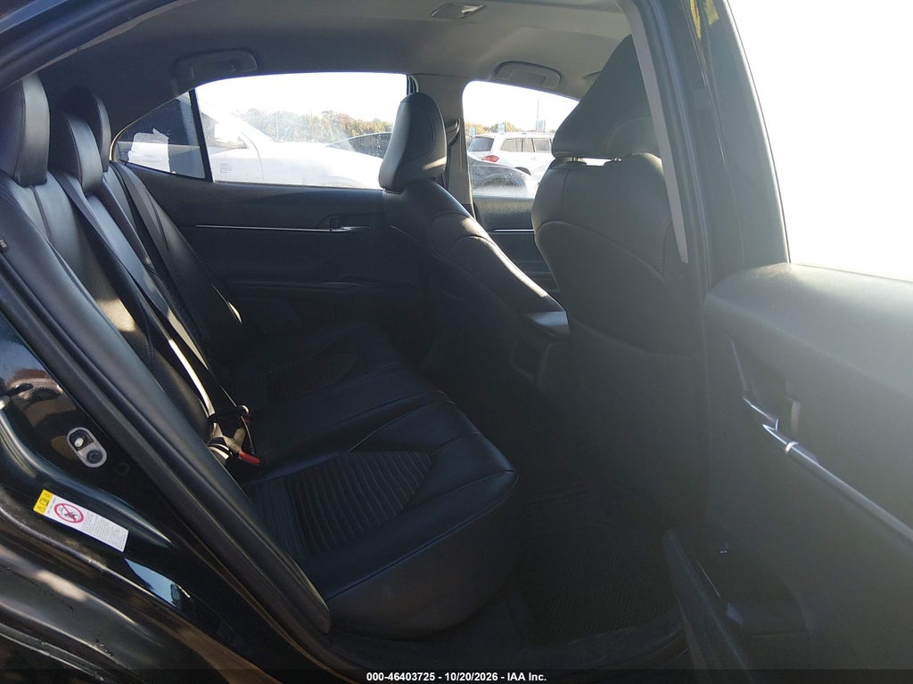 2019 Toyota Camry SE photo 8