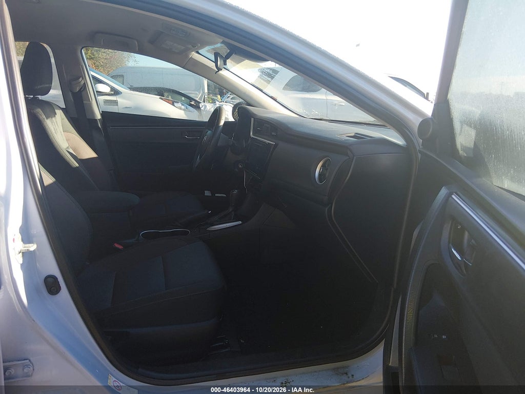 2018 Toyota Corolla LE photo 5