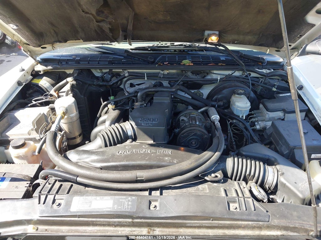1998 Chevrolet S-10 LS Fleetside photo 10