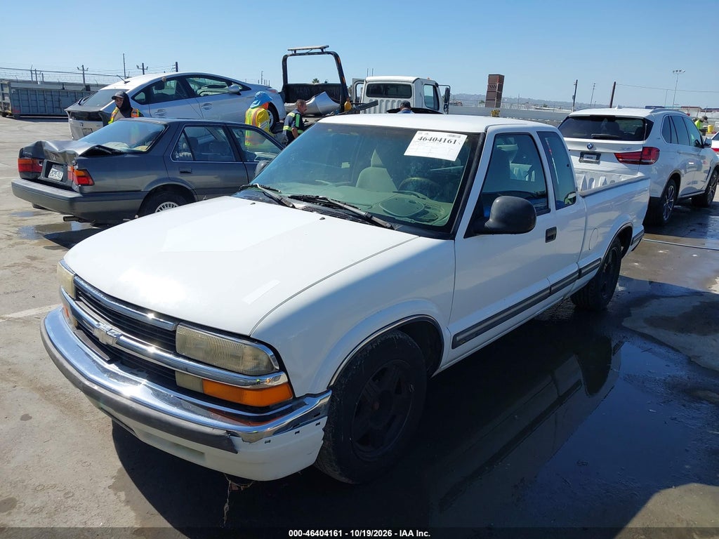 1998 Chevrolet S-10 LS Fleetside photo 2