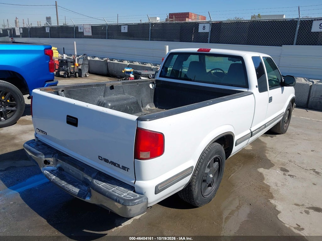 1998 Chevrolet S-10 LS Fleetside photo 4