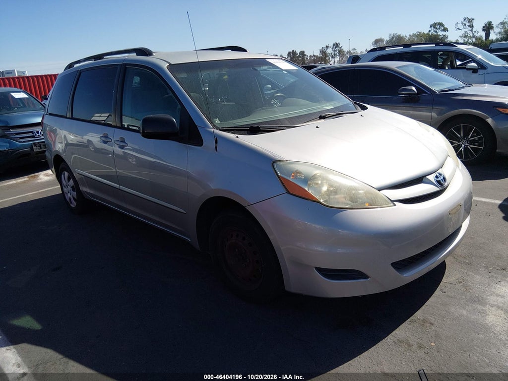 2006 Toyota Sienna LE photo 1