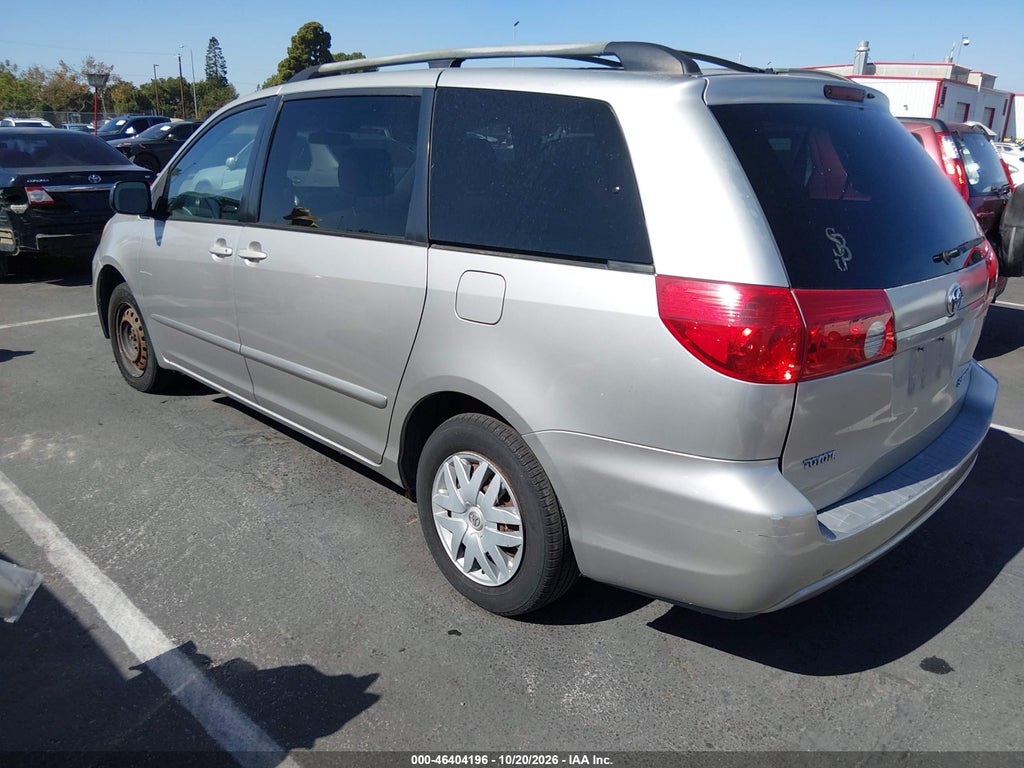 2006 Toyota Sienna LE photo 3