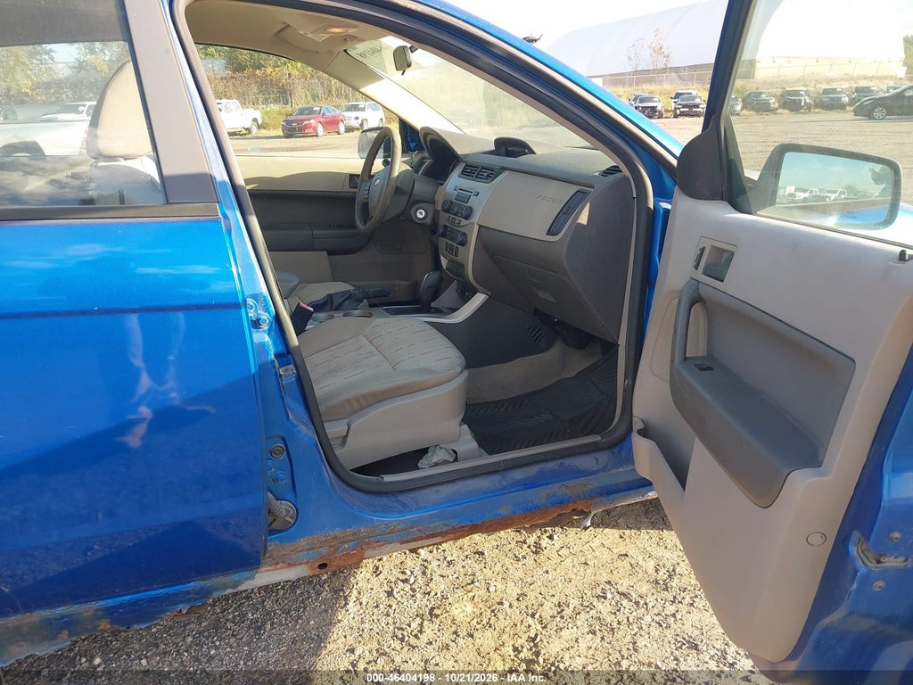 2010 Ford Focus SE photo 5