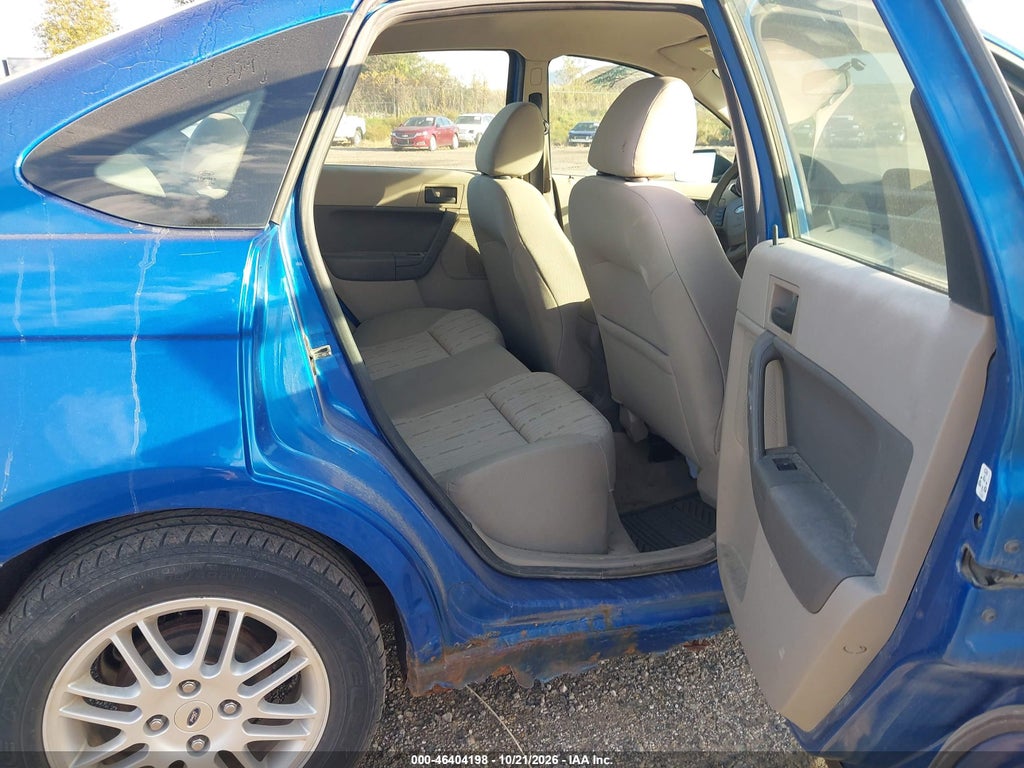 2010 Ford Focus SE photo 8