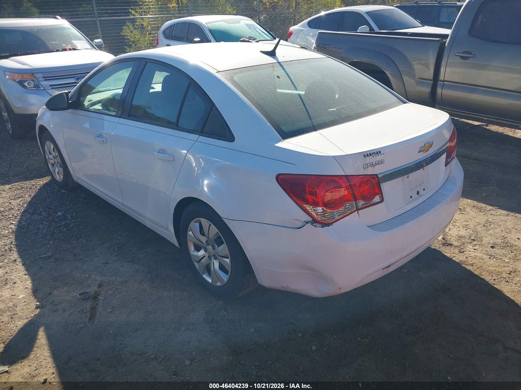 2013 Chevrolet Cruze LS Auto photo 3