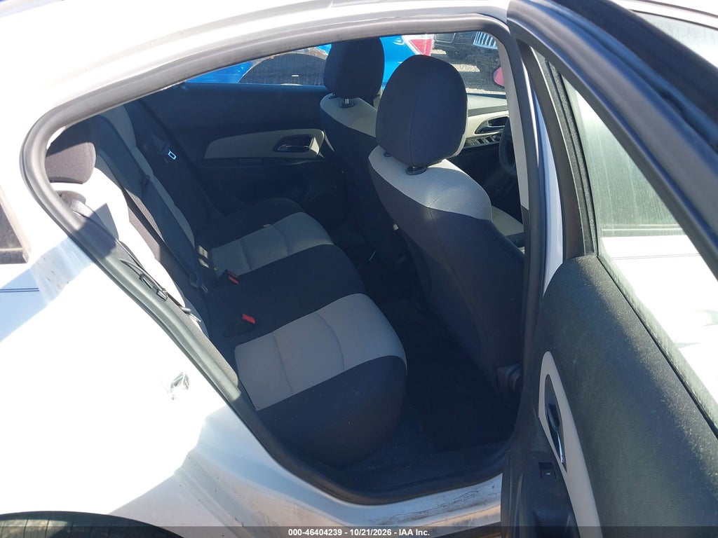 2013 Chevrolet Cruze LS Auto photo 8