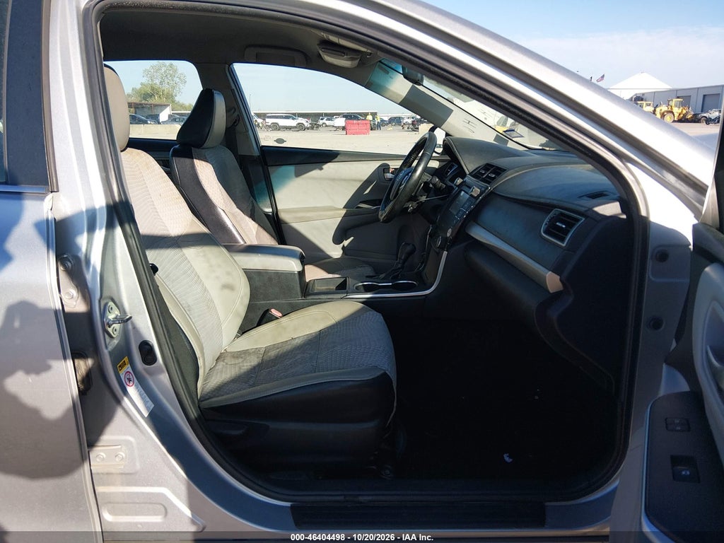 2015 Toyota Camry SE photo 5