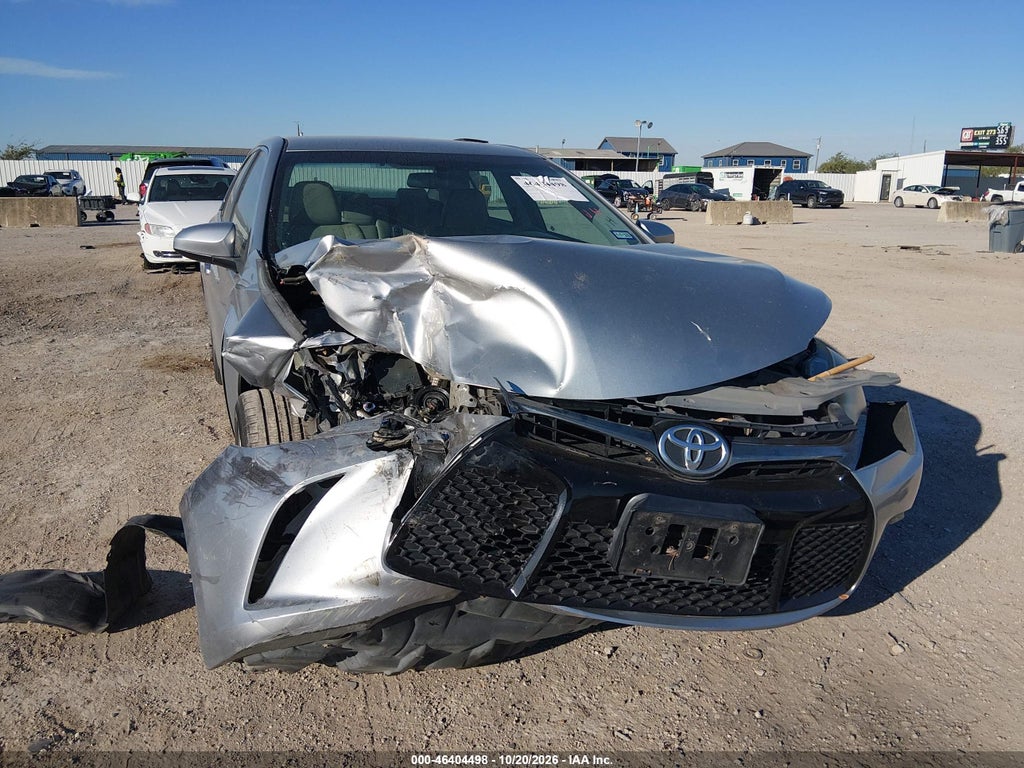 2015 Toyota Camry SE photo 6