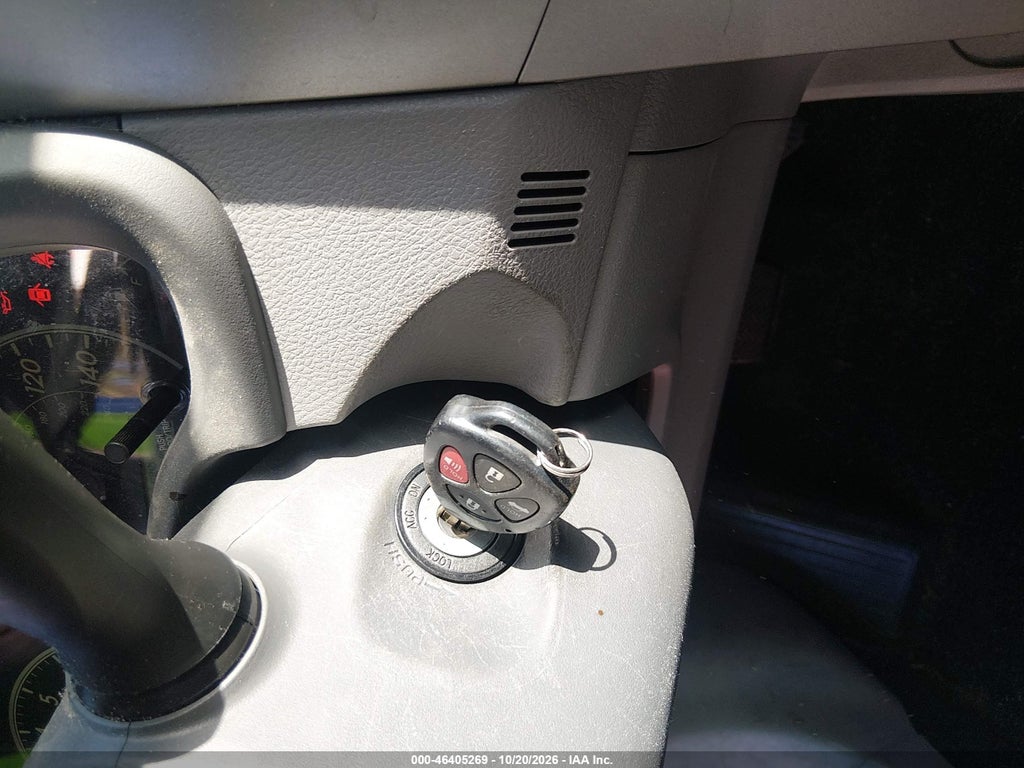 2009 Toyota Corolla LE photo 11