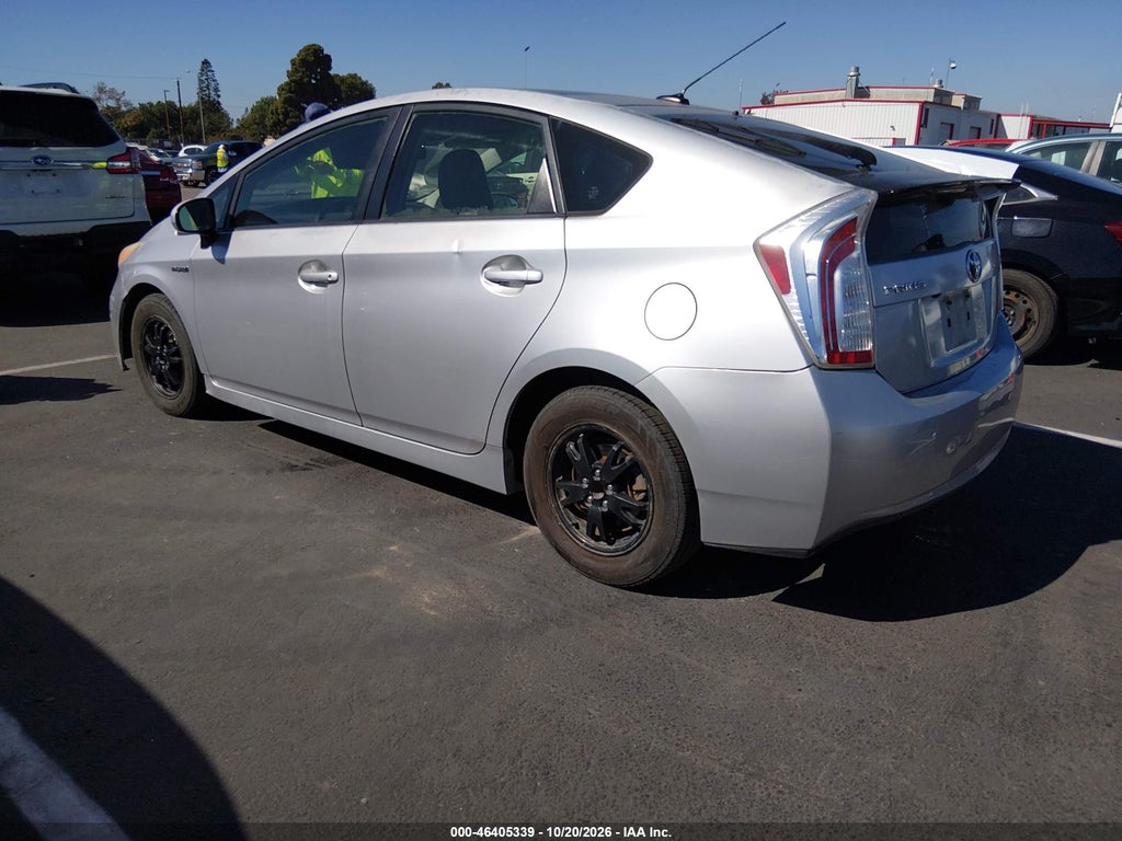 2012 Toyota Prius Three photo 3