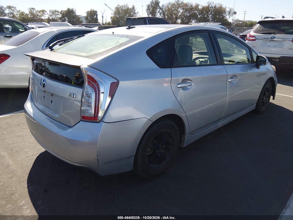 2012 Toyota Prius Three photo 4