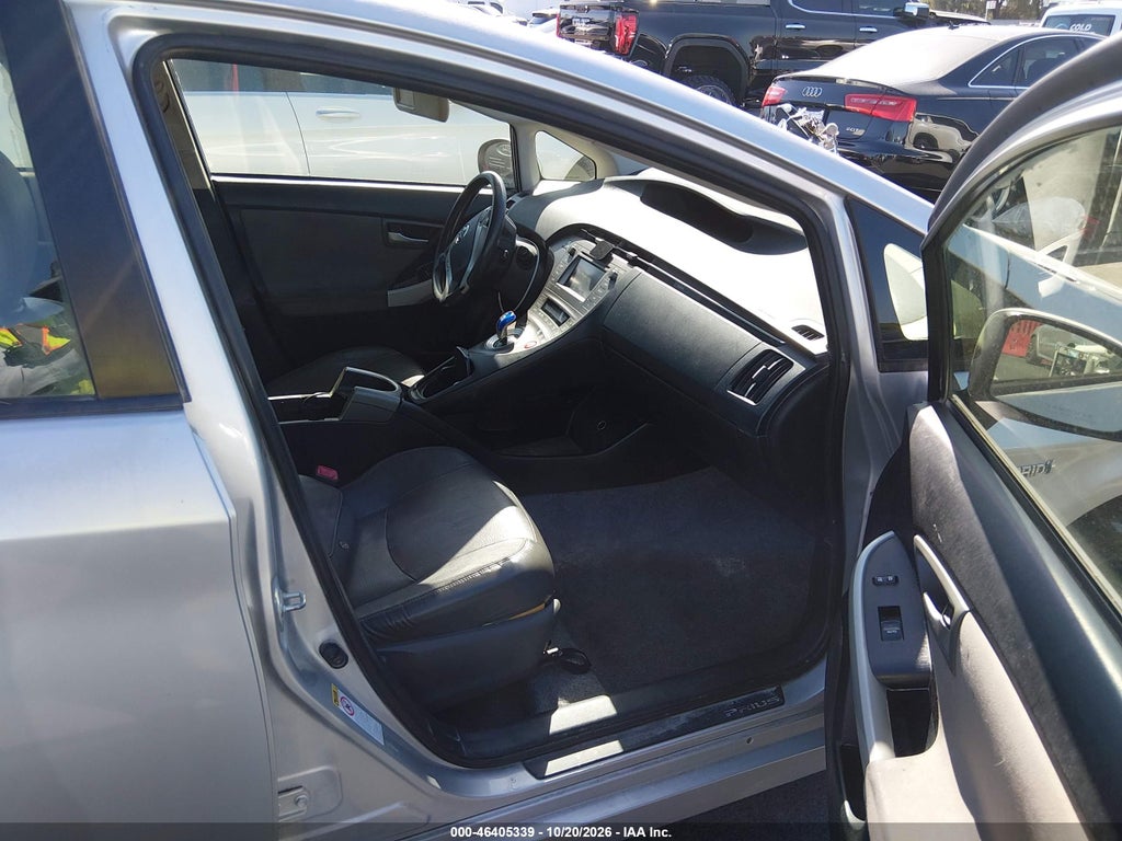 2012 Toyota Prius Three photo 5