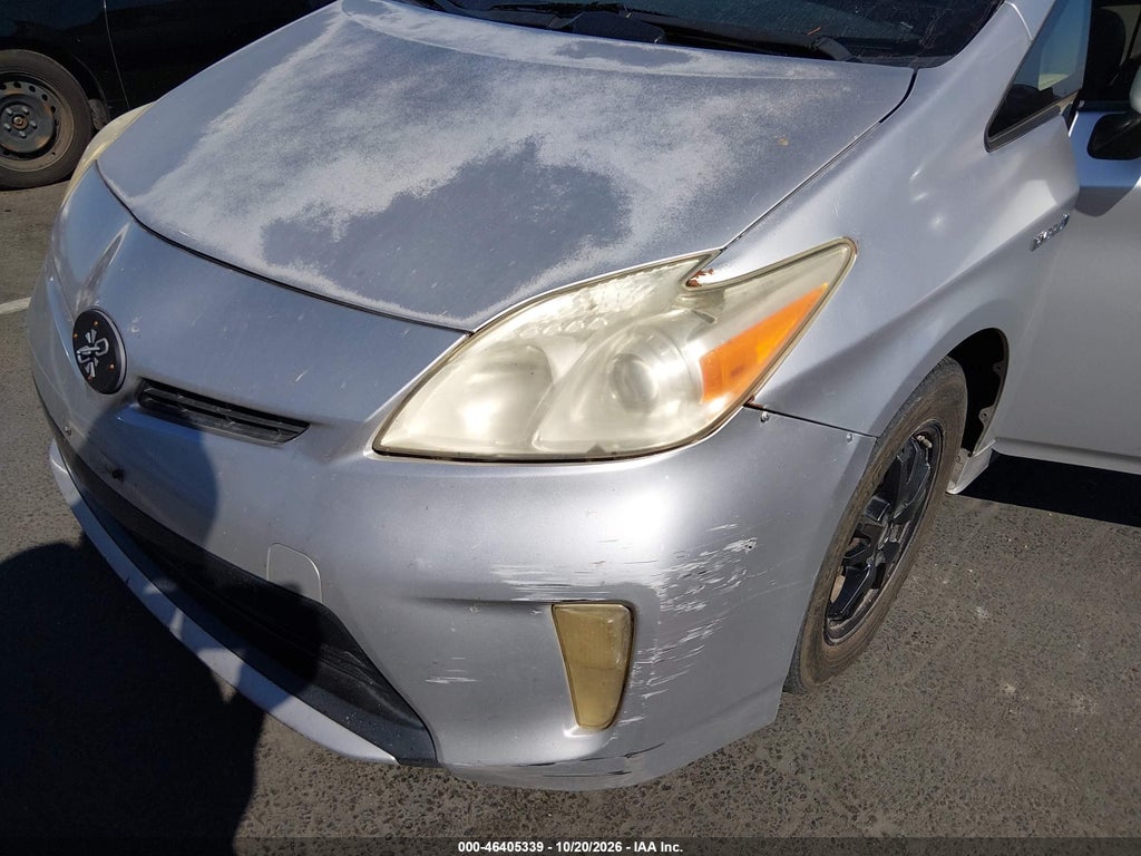 2012 Toyota Prius Three photo 6